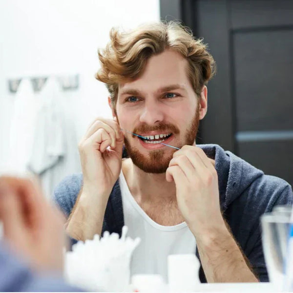 Guida al filo interdentale: il filo interdentale crea spazi tra i denti?
