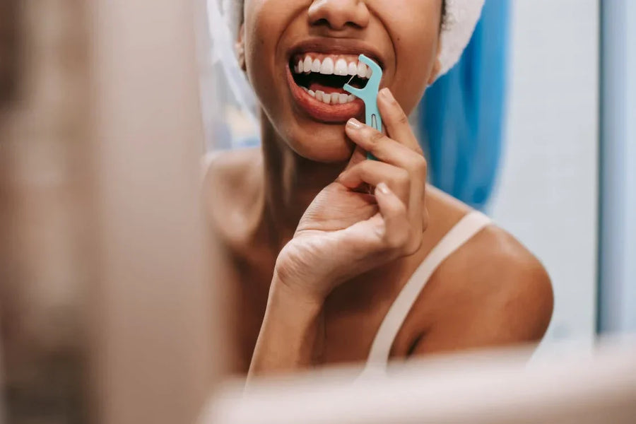 Come usare il filo interdentale: una guida completa per denti sani